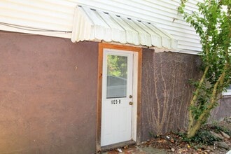 Building Photo - 1023 College Ave