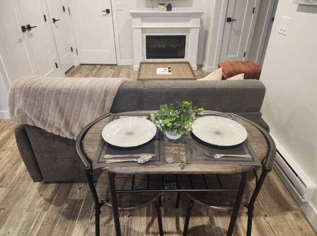 Photo du bâtiment - 385 Chelsom Mnr