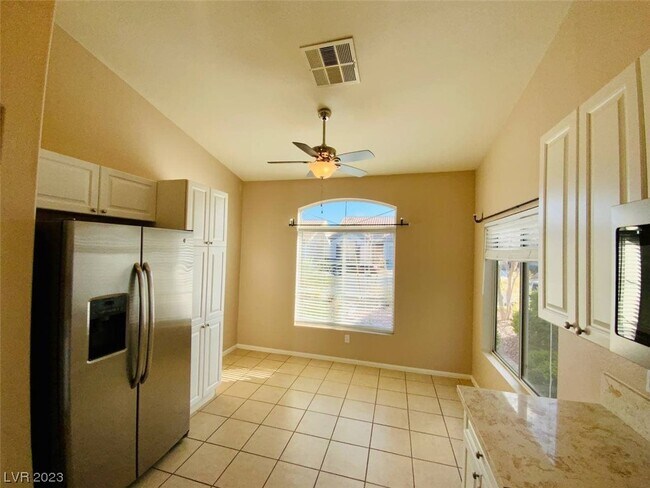 Foto del edificio - 9726 Coffee Ave