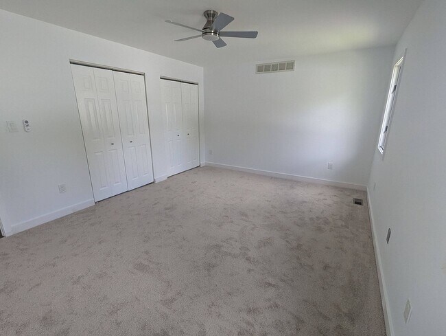 Foto del edificio - 884 E 3rd St