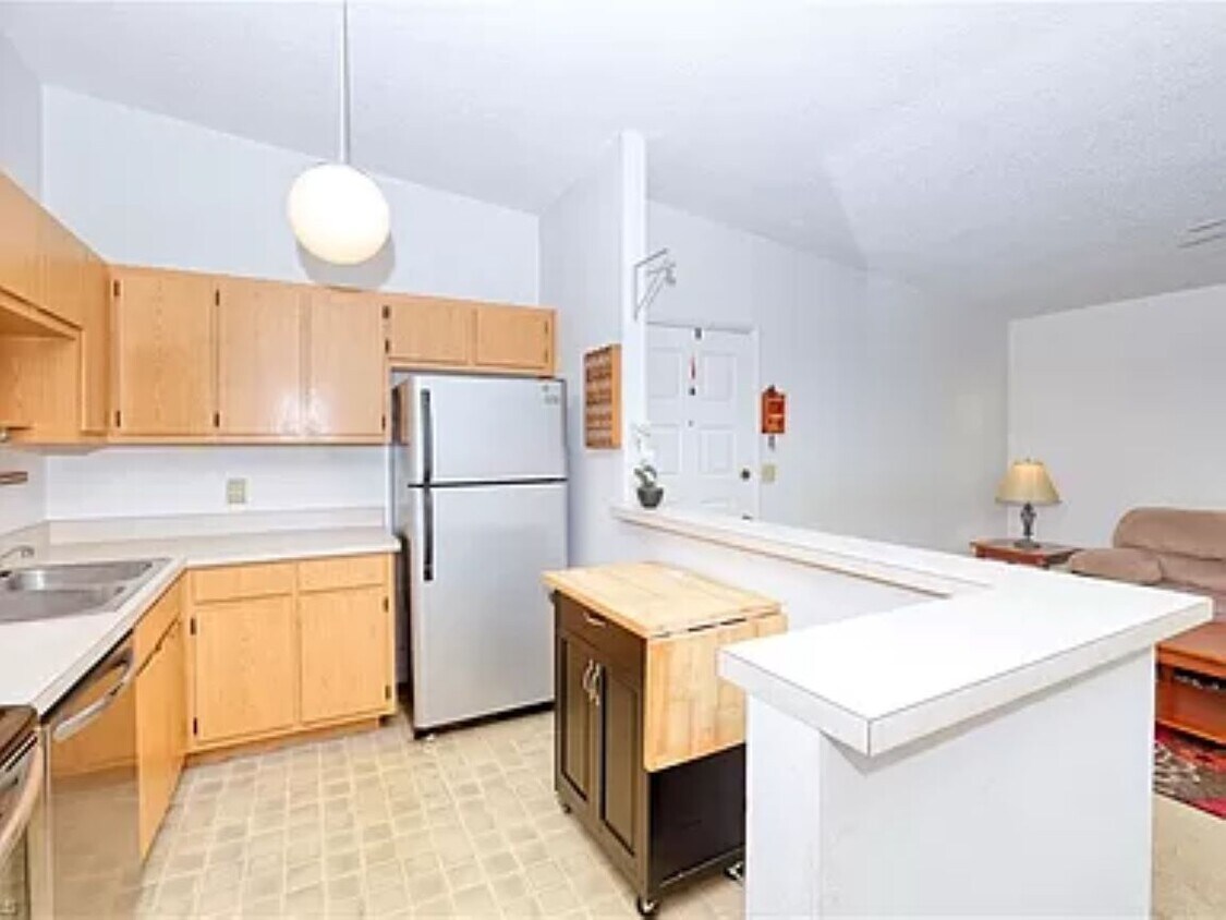 Foto del edificio - 6492 Royal Woods Dr