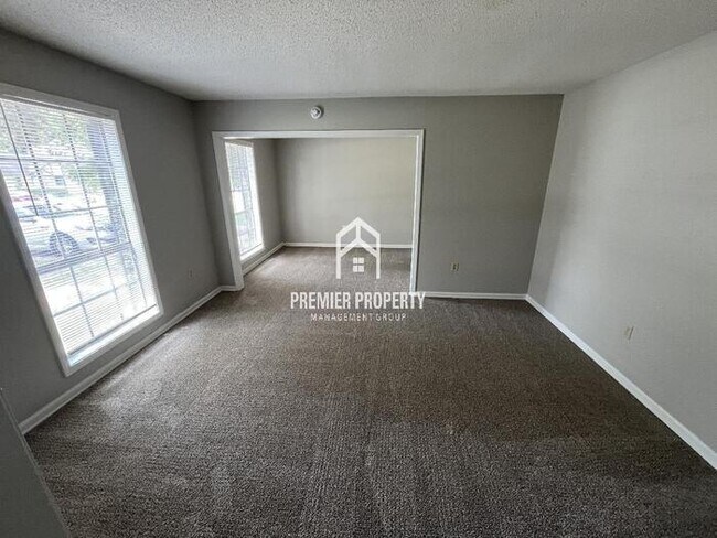 Building Photo - 3236 Maple Hill Dr