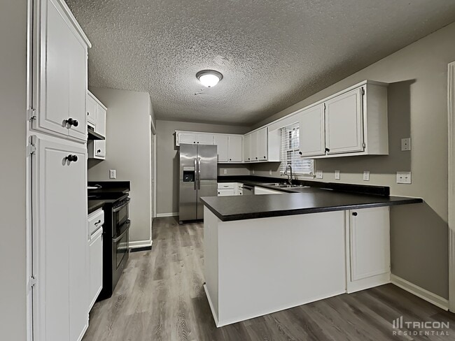 Foto del edificio - 730 Brushy Ridge Dr