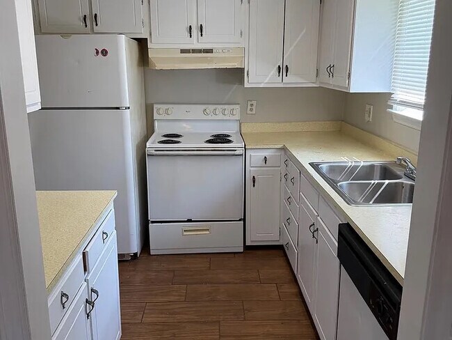 Foto del edificio - Room in Townhome on W Front St