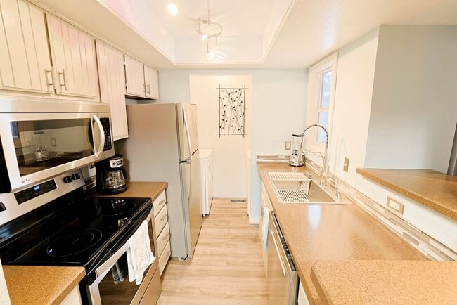 Building Photo - 7302 Huntsmen Cir