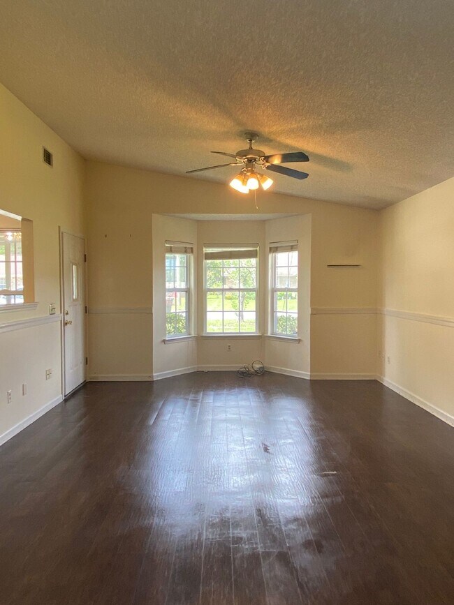 Foto del edificio - 854 Lyndsi Ln