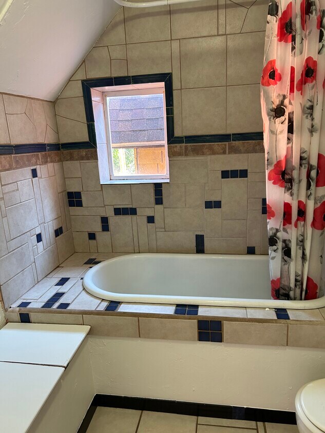 Foto del edificio - 219 Midway Avenue