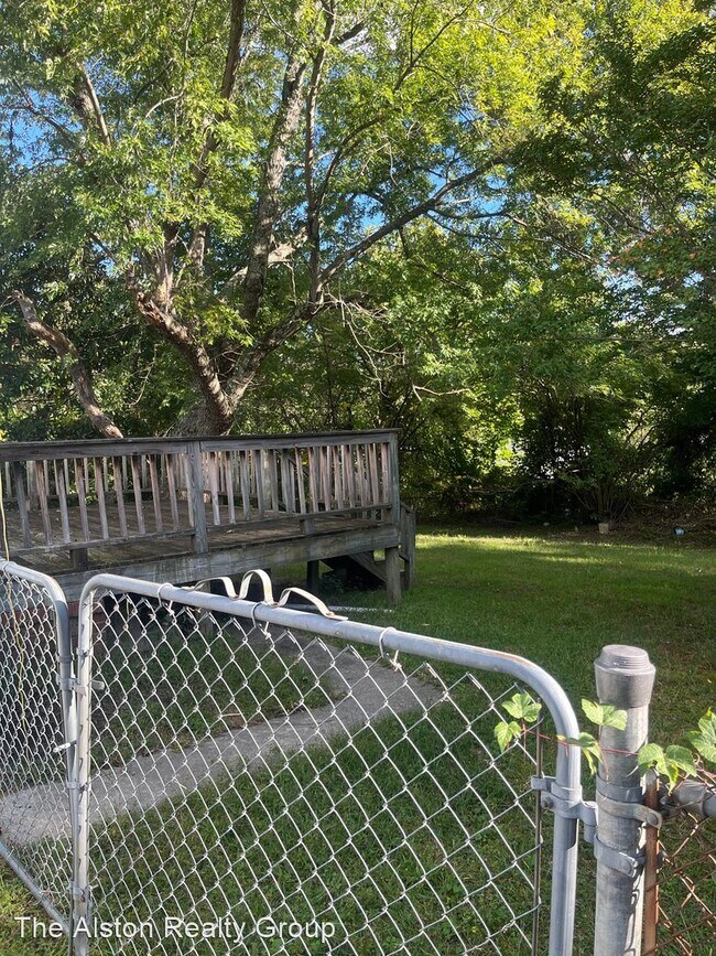 Foto del edificio - 3 br, 1 bath House - 2206 TEXTILE DR.