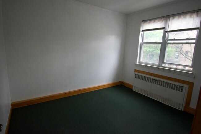 Building Photo - 7510 Woodside Ave