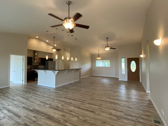 Building Photo - Stunning 4-Bedroom Home with Breathtaking Mauna Kea Mountain Views