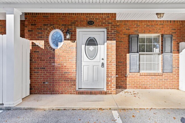 Foto del edificio - 528 Maple Ave