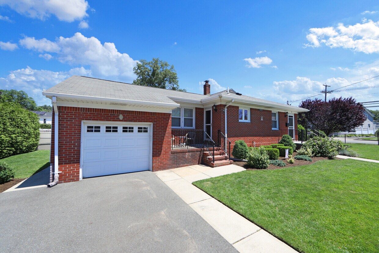1 Harcourt Ave, Bergenfield, NJ 07621 House Rental in Bergenfield, NJ