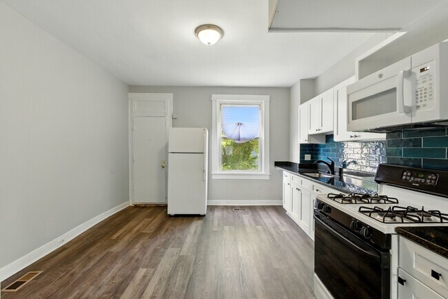 Building Photo - 2766 Kinsey Ave