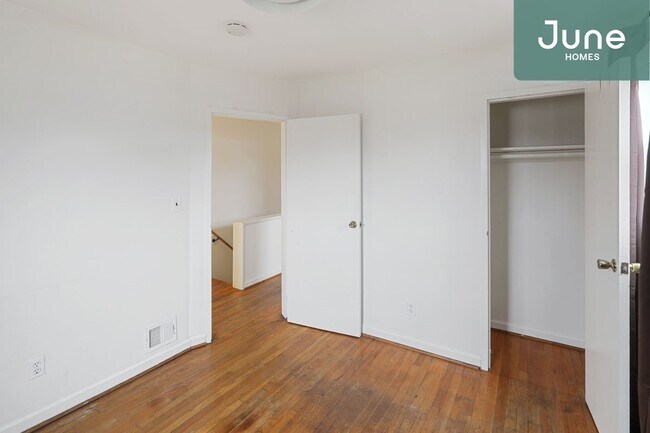 Foto del edificio - Queen room in 4-bed/2.5-bath Home