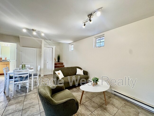 Building Photo - 578 B Cadder Ave