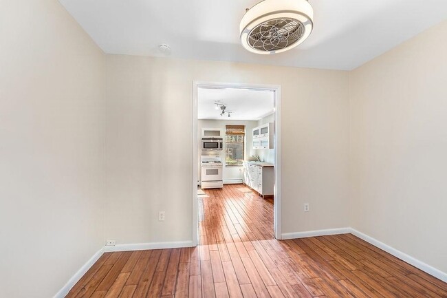 Building Photo - 252 Grove Street Unit 3