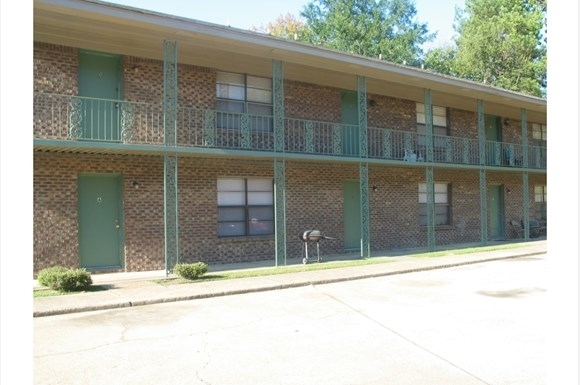 Primary Photo - River Road Apartment Homes