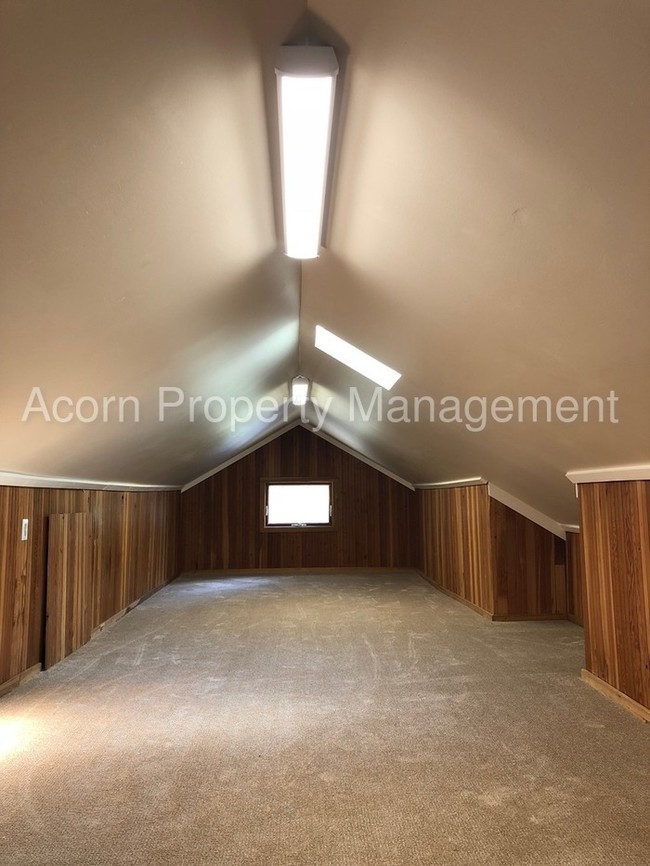 Building Photo - 11735 SE Zion Hill Dr