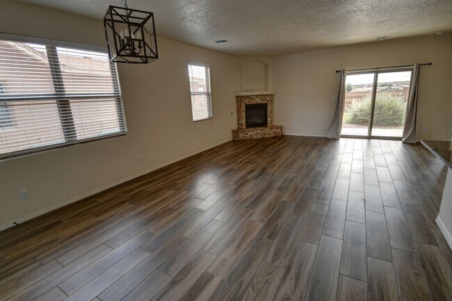Foto del edificio - 4461 Golden Eagle Loop NE