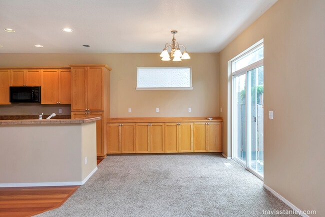 Building Photo - Amazing 3 BD* 2.5 BA* Single Family Home With An Open Loft! *Free High Speed Internet* *Spectacul...
