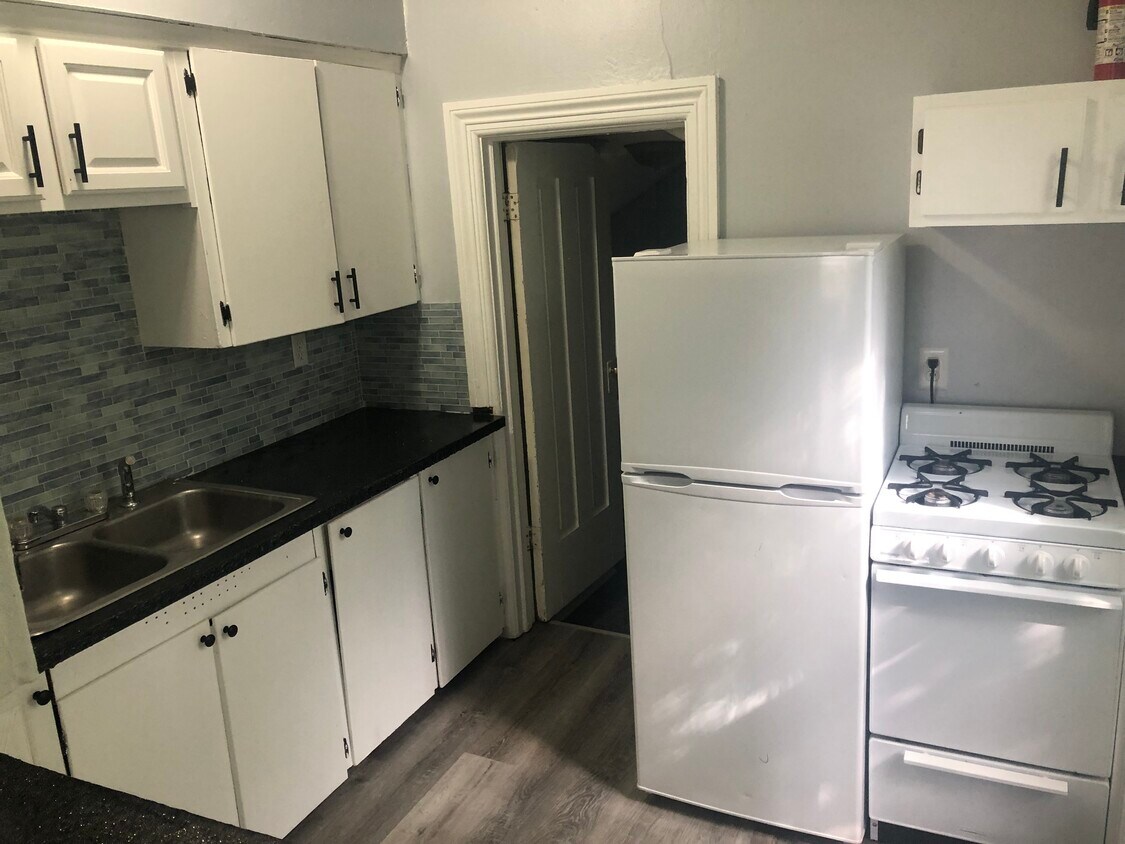 Foto principal - 141 E Maple Ave
