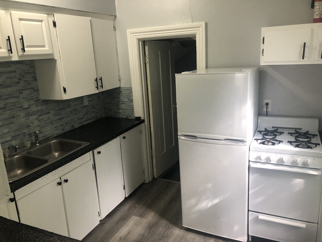 Primary Photo - 141 E Maple Ave