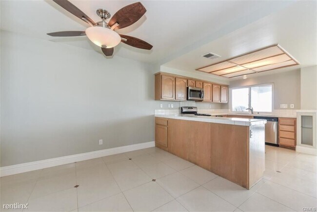 Building Photo - 3 br, 2.5 bath House - 25 Marblehead Pl