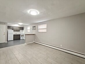 Building Photo - 7108 Oxford Ave