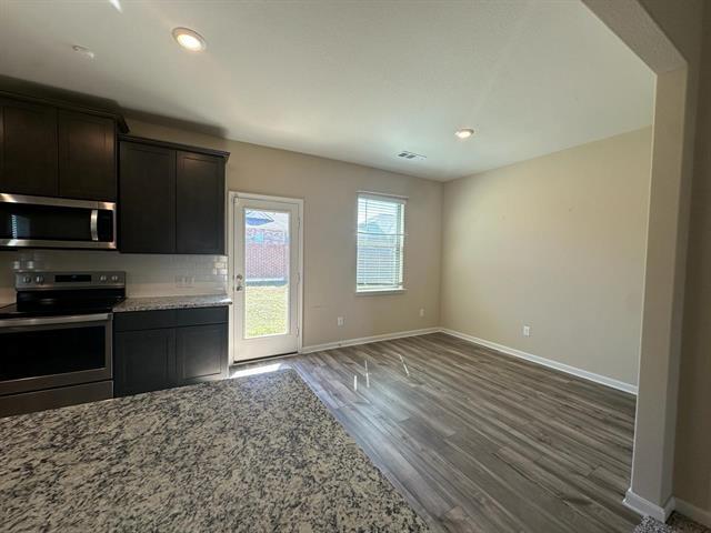 Building Photo - 1707 Cotton Blossom Ln