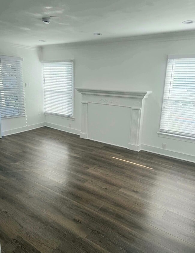 Foto del edificio - 2231 Ellendale Pl