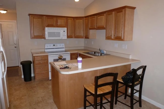 Building Photo - 208 Red Bud Dr