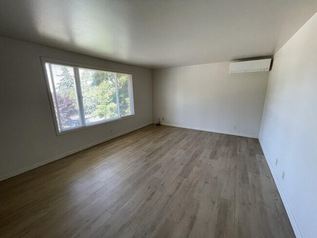 Foto del edificio - 1710 Graham Dr