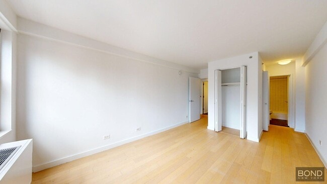 Building Photo - 222 E 39th St