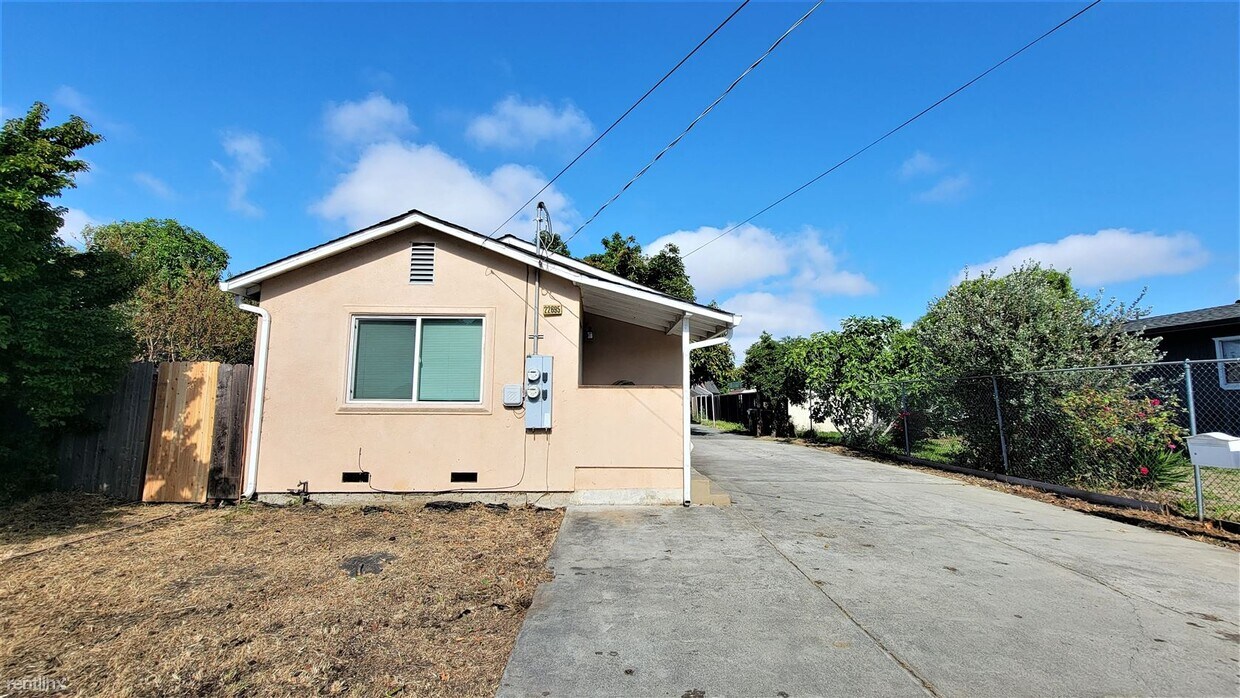 Primary Photo - 2 br, 1 bath Duplex - 22695 Sonoma Street