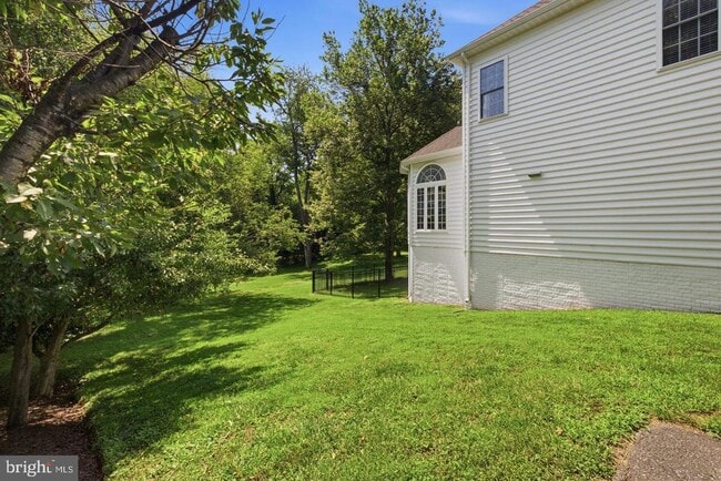 Building Photo - 14140 Seneca Rd