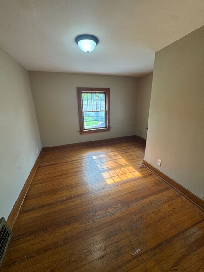 Foto del edificio - 3708 Weisser Park Ave