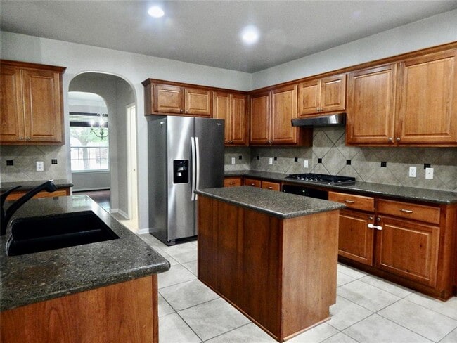 Building Photo - 1110 Willowbrook Dr