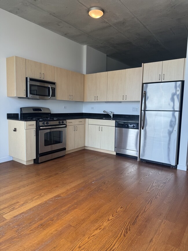 Building Photo - 235 W Van Buren St