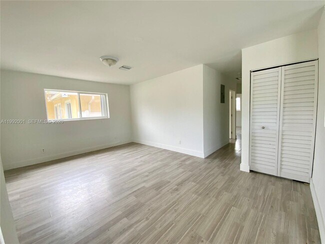 Foto del edificio - 2840 NW 8th St