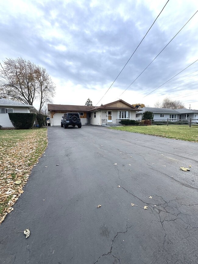 Building Photo - 3133 21st Pl