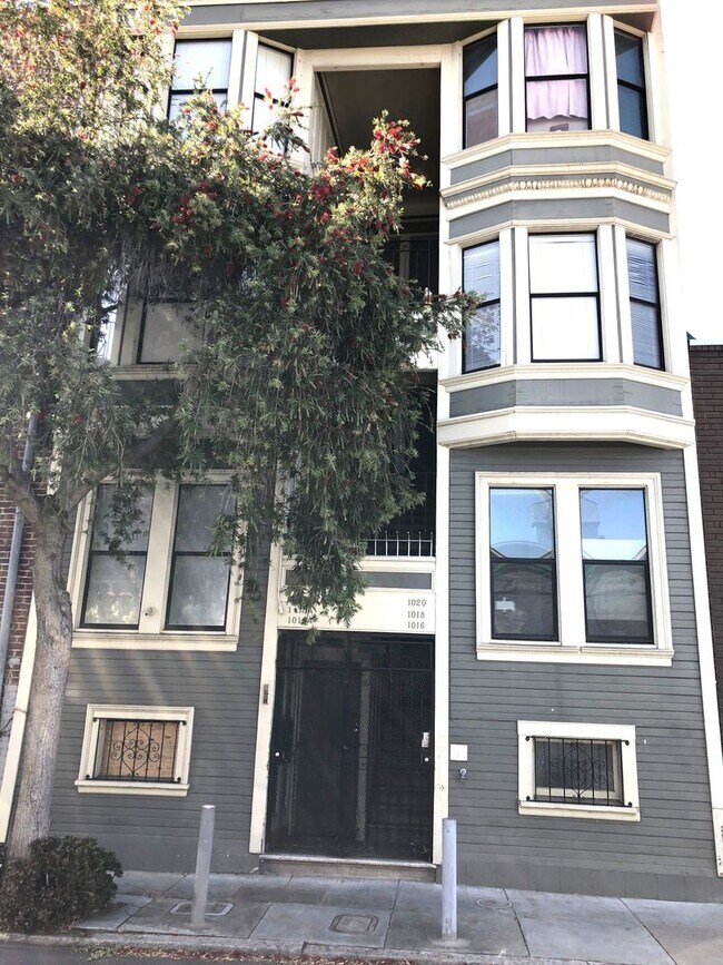 Foto del edificio - Bright & Spacious 1 Bedroom, Washer/Dryer ...