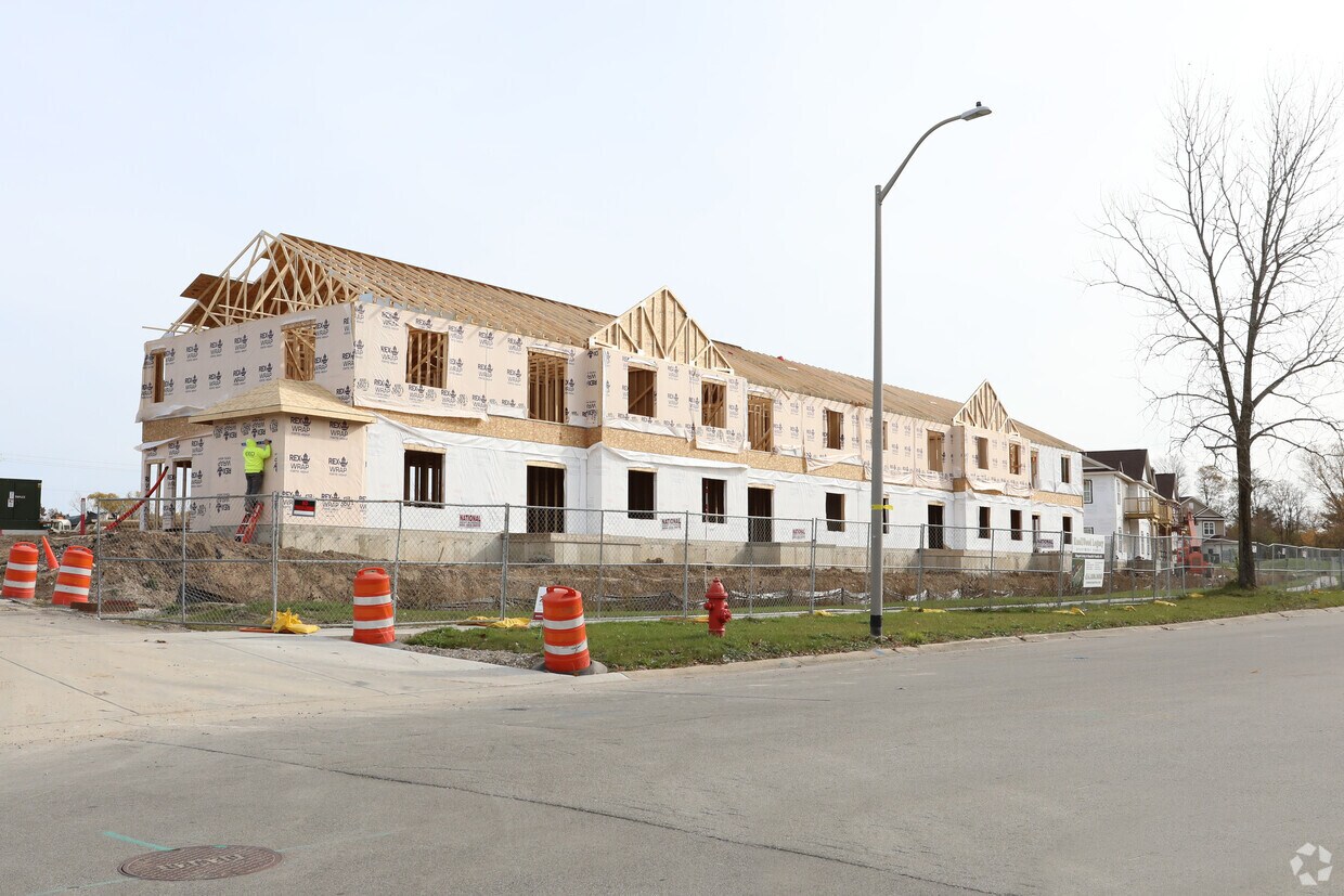 KnollWood Legacy Apartments Apartments in Franklin, WI