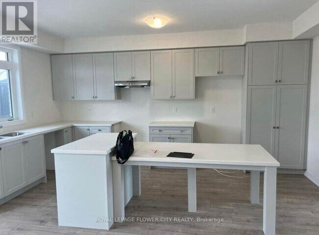 Building Photo - 55 Ravenbury St