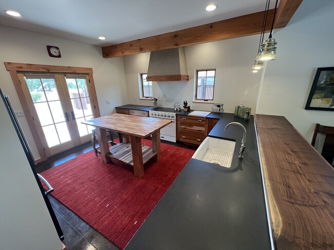 Building Photo - 1286 Dream Dr