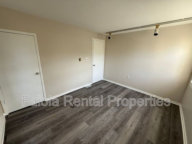 Building Photo - 827 Church St