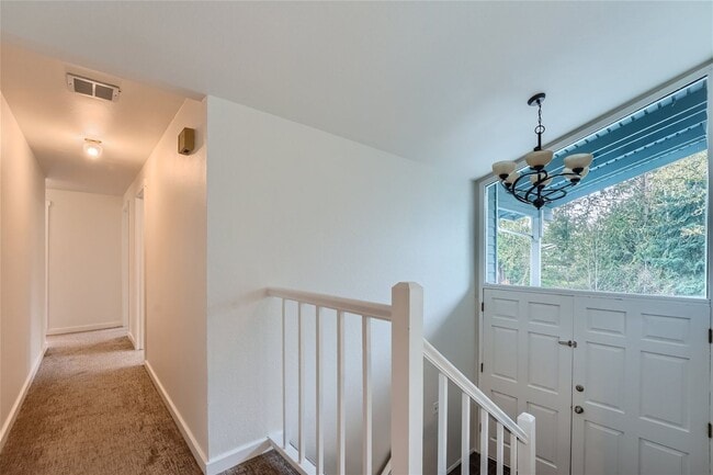 Building Photo - Amazing 4Bed/2.5Bath Home with Fully Fenced Backyard in Bellevue!