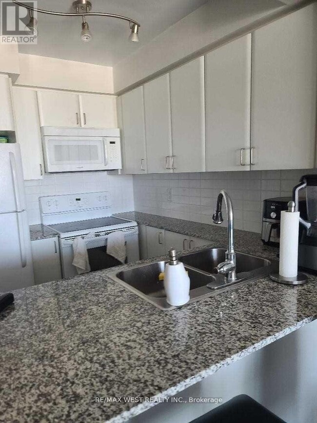 Building Photo - 525 Wilson Ave