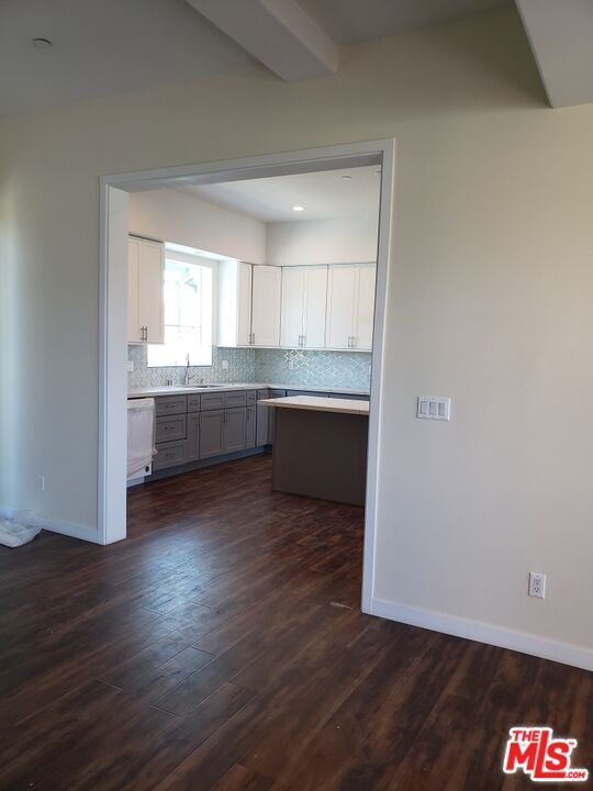 Foto del edificio - 999 Glenoaks Blvd