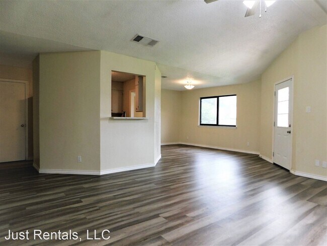 Building Photo - 3 br, 2 bath House - 2404 Lago Trl
