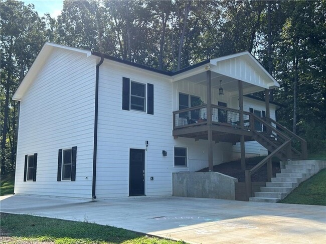 Foto del edificio - 215 Pinecone Ln